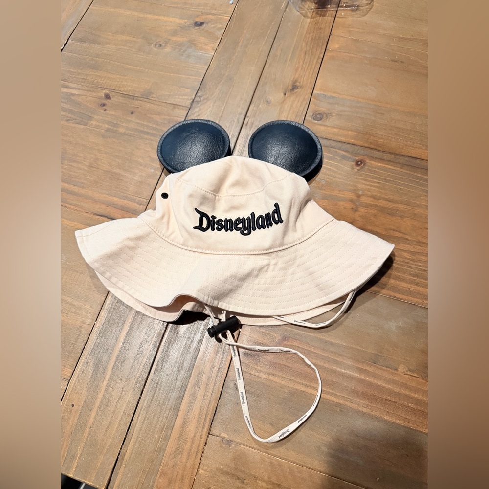 Disneyland Parks Mickey Mouse Bucket Hat Adult NWT Summer 2026